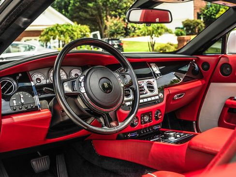Used 2016 Rolls-Royce Dawn RWD image 56