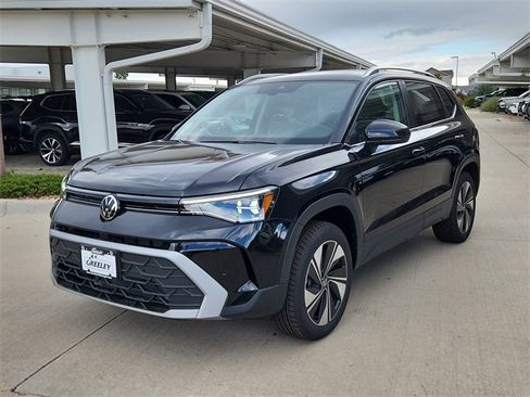 New 2025 Volkswagen Taos SE image 4