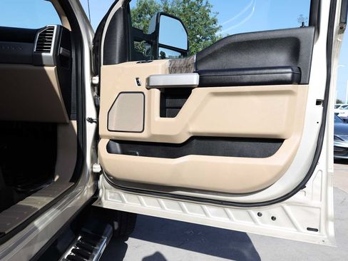 Used 2017 Ford F250 Lariat w/ Lariat Ultimate Package AWD/4WD image 46