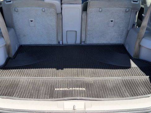 Used 2013 Toyota Highlander Plus AWD/4WD image 33