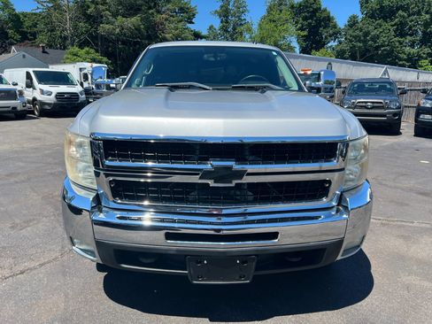 Used 2010 Chevrolet Silverado 2500 LT w/ Interior Plus Package AWD/4WD image 9
