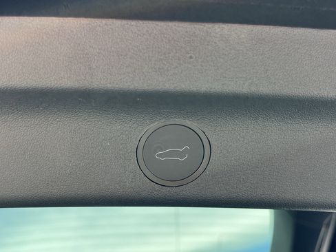 Used 2024 Tesla Model Y Long Range AWD/4WD image 25