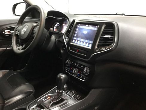 Used 2022 Jeep Cherokee Trailhawk image 25