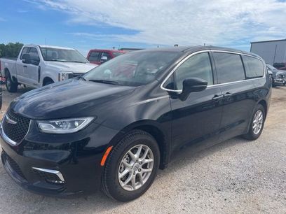Used 2024 Chrysler Pacifica Touring-L