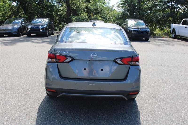 Used 2025 Nissan Versa SV FWD image 7