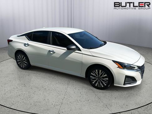Used 2024 Nissan Altima 2.5 SV AWD/4WD image 7