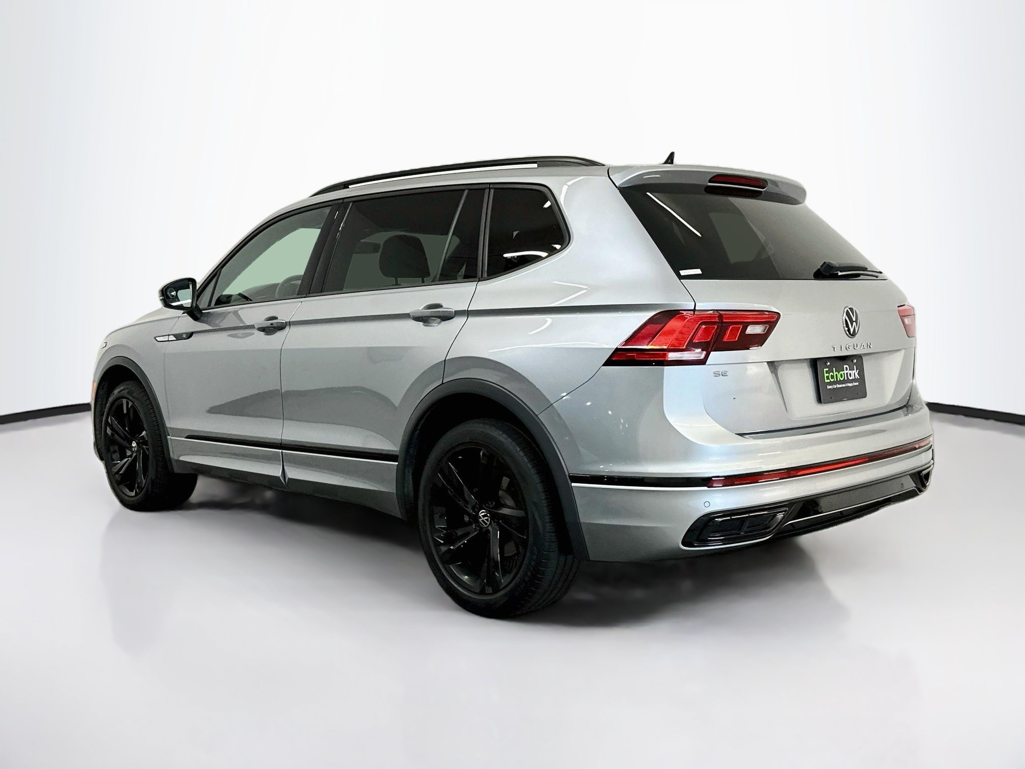 Used 2023 Volkswagen Tiguan SE R-Line FWD image 5