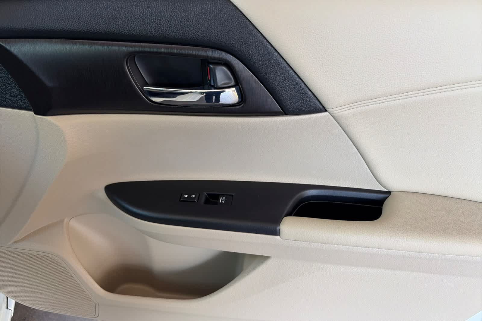 Used 2015 Honda Accord EX-L image 18