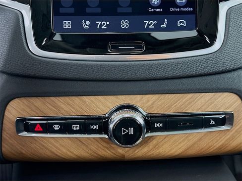 Used 2025 Volvo XC90 B6 Plus w/ Protection Package Premier image 15