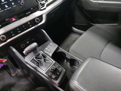 Used 2025 Kia Sportage LX AWD/4WD image 24