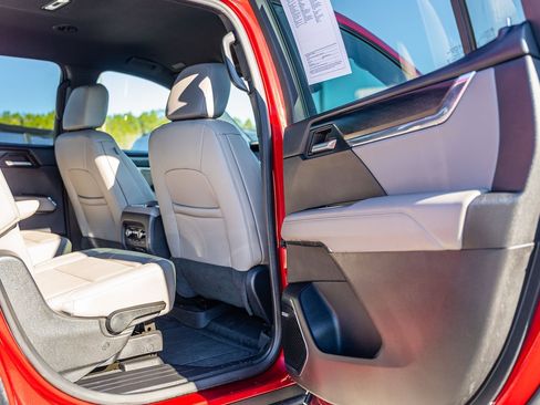 Used 2024 GMC Acadia Elevation w/ Black Edition image 13