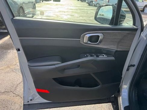 Used 2022 Kia Sorento S w/ Panoramic Sunroof Package AWD/4WD image 13
