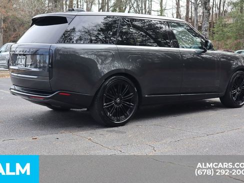 Used 2025 Land Rover Range Rover Long Wheelbase SE image 6