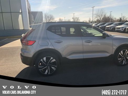 Certified 2025 Volvo XC40 B5 Plus image 4