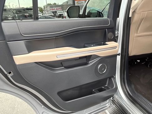 Used 2023 Ford Expedition Limited image 11