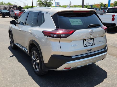 Used 2022 Nissan Rogue Platinum w/ Head-Up Display Package image 3