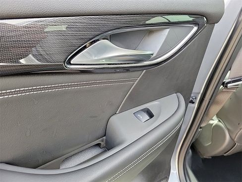 Used 2022 Buick Envision Essence w/ Technology Package I image 14