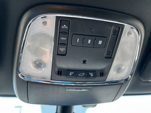 Used 2022 Jeep Grand Cherokee Limited image 33