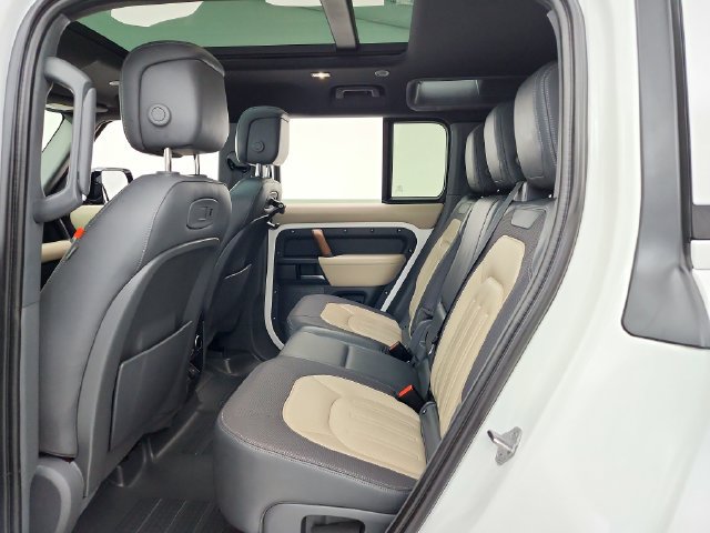 Used 2022 Land Rover Defender 110 X-Dynamic HSE AWD/4WD image 28
