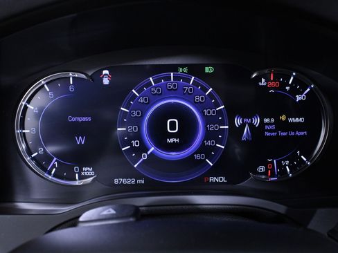 Used 2017 Cadillac Escalade Platinum image 27