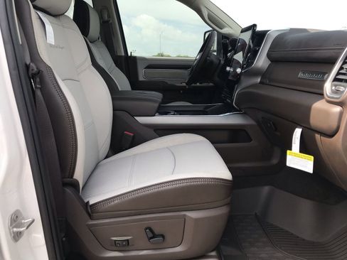 New 2025 RAM 2500 Laramie AWD/4WD image 15