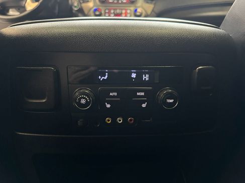 Used 2015 GMC Yukon Denali w/ Premium Package AWD/4WD image 37