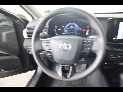 Used 2025 Toyota Camry LE image 24