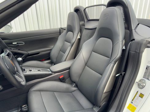 Used 2024 Porsche 718 Boxster image 16