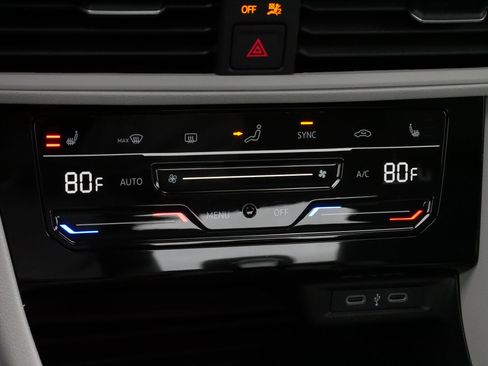 Certified 2025 Volkswagen Jetta SE image 23