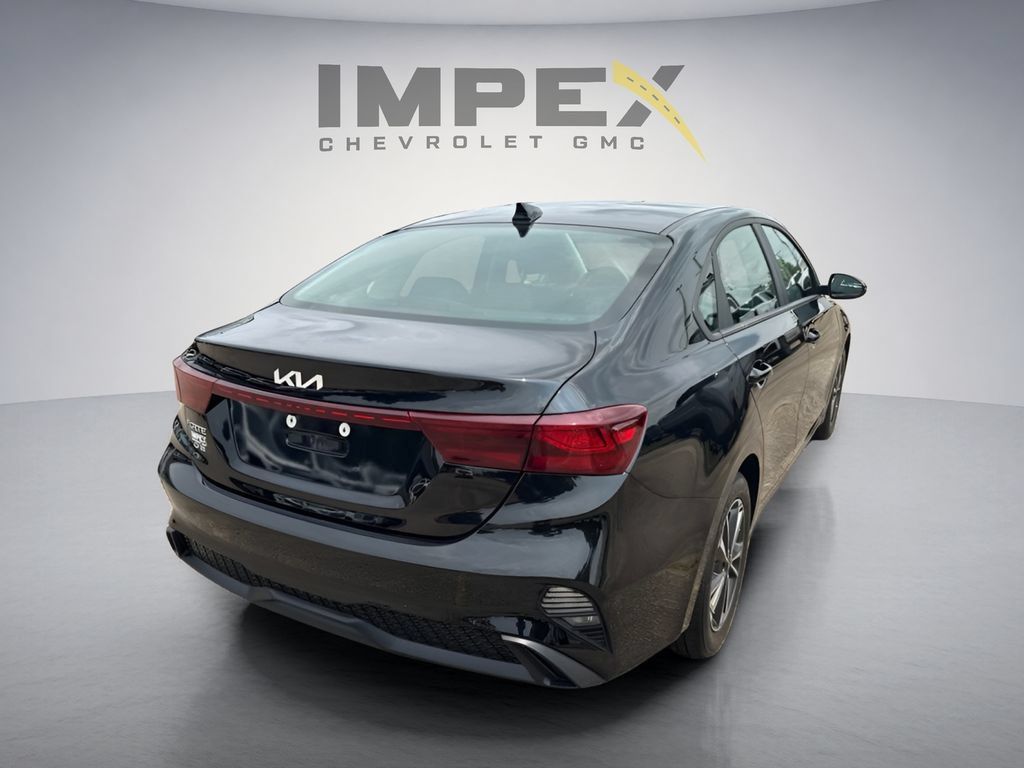 Used 2024 Kia Forte LXS w/ LXS Technology Package FWD image 5