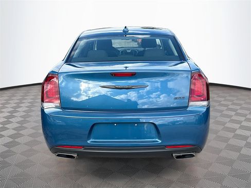 Used 2022 Chrysler 300 Touring w/ Sport Appearance Package image 7