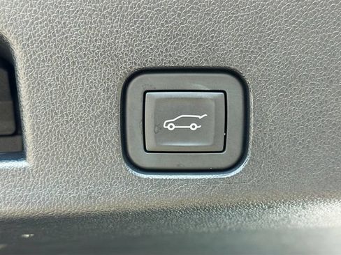 Used 2025 Buick Enclave Preferred FWD image 12