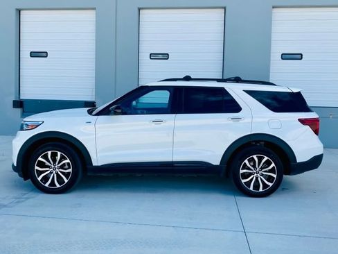 Used 2024 Ford Explorer ST-Line w/ Class IV Trailer Tow Package AWD/4WD image 9