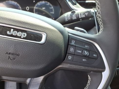 Used 2024 Jeep Grand Cherokee Limited w/ Black Appearance Package AWD/4WD image 10
