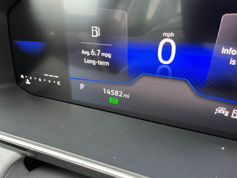 Used 2025 Volkswagen Jetta SE image 40