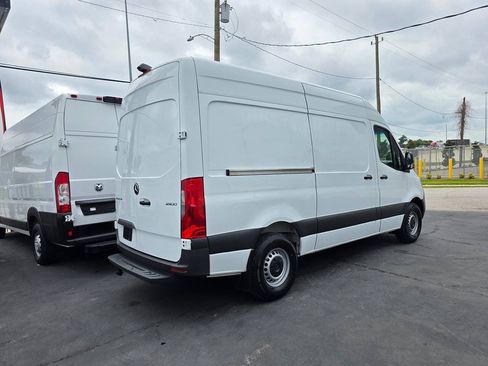 Used 2022 Mercedes-Benz Sprinter 2500 image 6