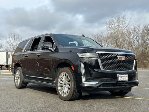 Used 2023 Cadillac Escalade ESV Premium Luxury image 2