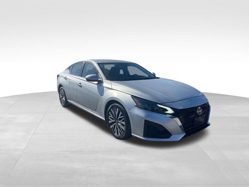 Used 2023 Nissan Altima 2.5 SV image 4