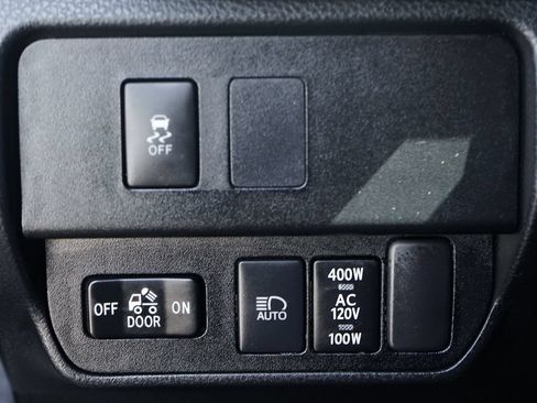 Used 2021 Toyota Tacoma TRD Off-Road w/ Technology Package AWD/4WD image 18