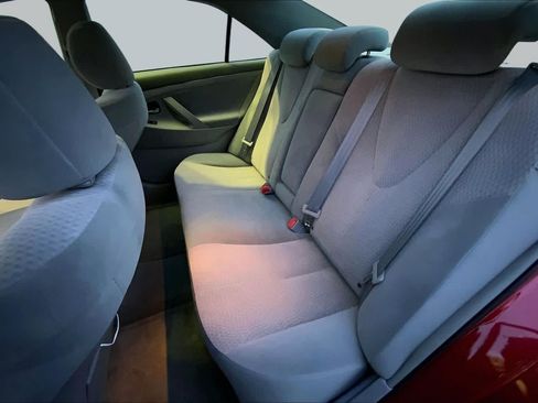 Used 2010 Toyota Camry LE FWD image 19