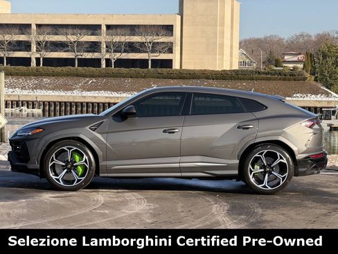 Used 2021 Lamborghini Urus image 2