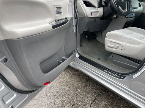 Used 2016 Toyota Sienna LE w/ Protection Package AWD/4WD image 14