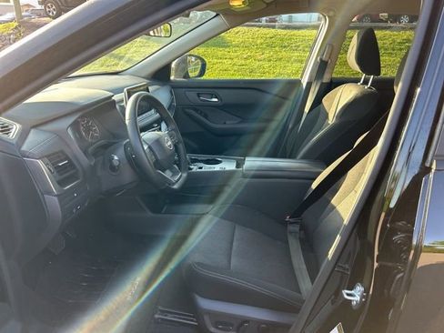 Used 2025 Nissan Rogue SV FWD image 10