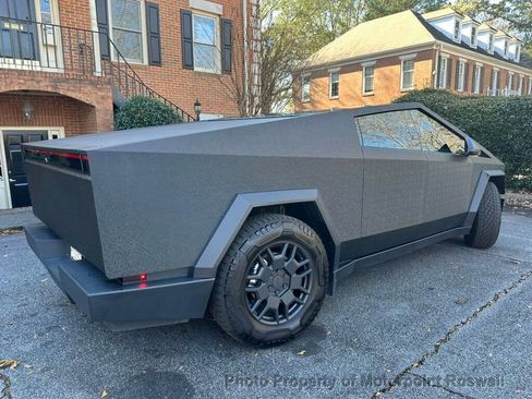 Used 2024 Tesla Cybertruck AWD Crew Cab image 10