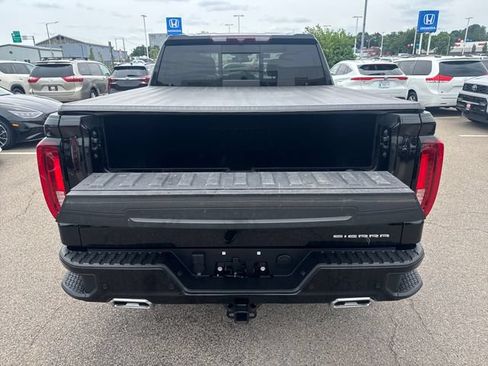 Used 2023 GMC Sierra 1500 Denali AWD/4WD image 3