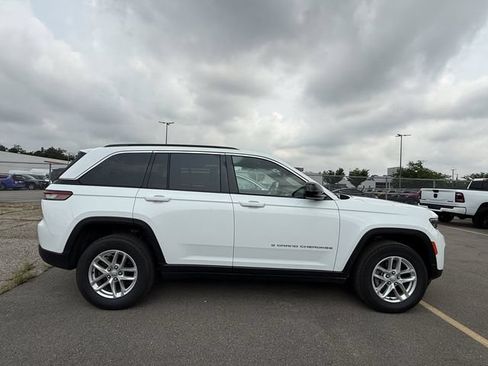 Certified 2025 Jeep Grand Cherokee Laredo X w/ Luxury Tech Group I AWD/4WD image 31