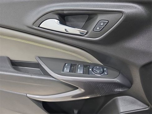 Used 2025 Chevrolet Trax ACTIV w/ Driver Confidence Package image 28