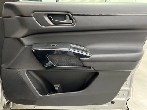 Used 2024 Nissan Pathfinder SV FWD image 30
