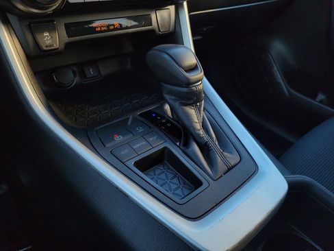 Used 2022 Toyota RAV4 LE image 21