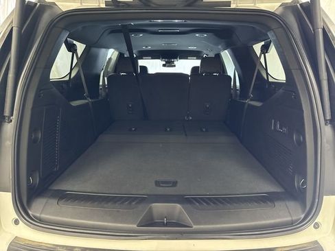 Certified 2023 GMC Yukon XL SLT w/ SLT Luxury Package AWD/4WD image 28